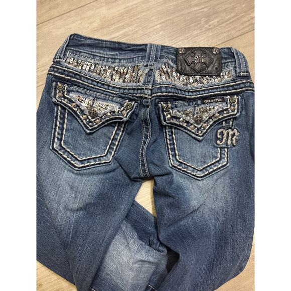 Miss Me Embroidered Bling JE544OF3L Flare Jeans Size 25
Stitched - Picture 4 of 5
